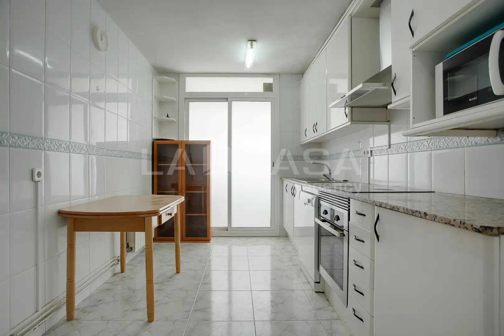 Cocina de Piso en venta en L'Hospitalet de Llobregat con Calefacción y Balcón