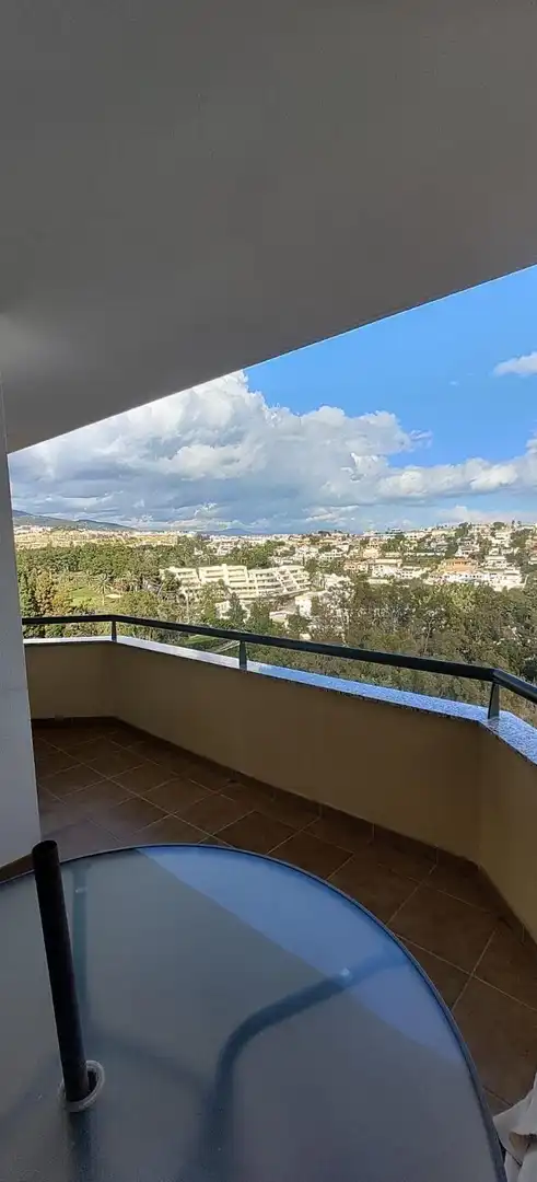 Vista exterior de Àtic en venda en Benalmádena amb Aire condicionat, Calefacció i Jardí privat