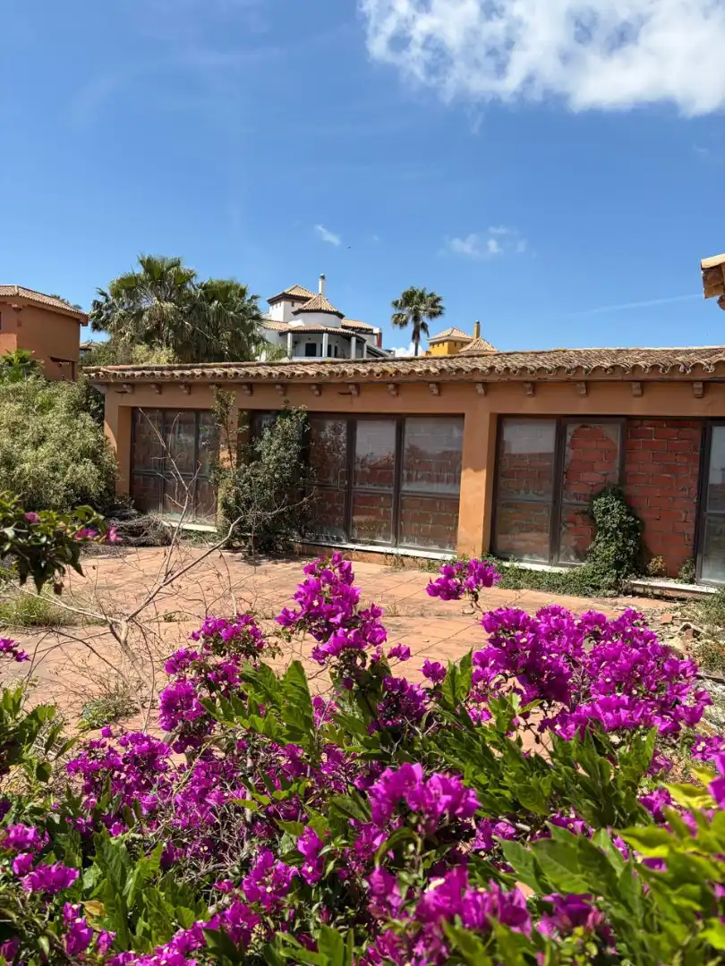 Vista exterior de Edificio en venta en La Alcaidesa