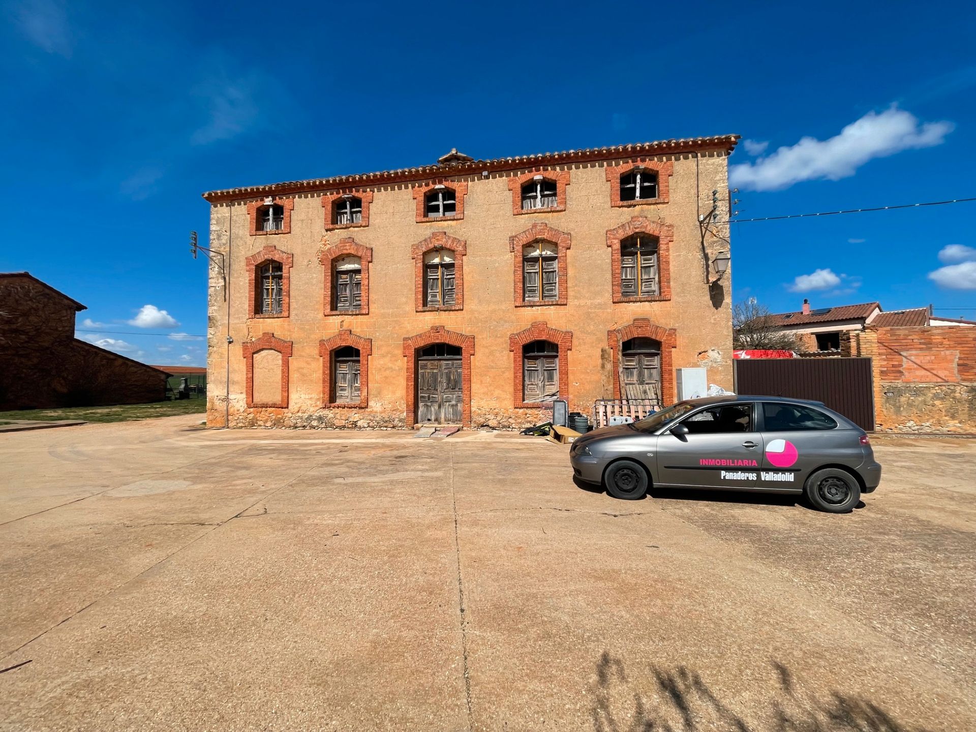 Vista exterior de Edificio en venta en Rioseco de Soria