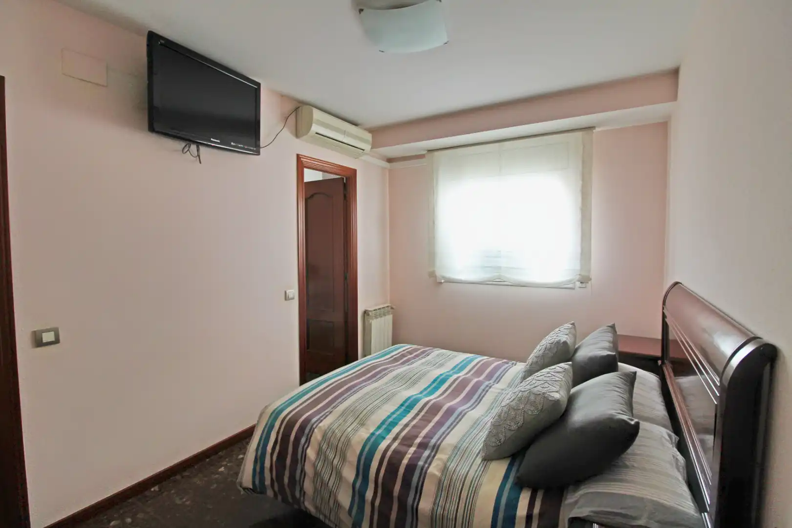 Habitación de Piso en venta en L'Hospitalet de Llobregat con Aire acondicionado, Calefacción y Amueblado