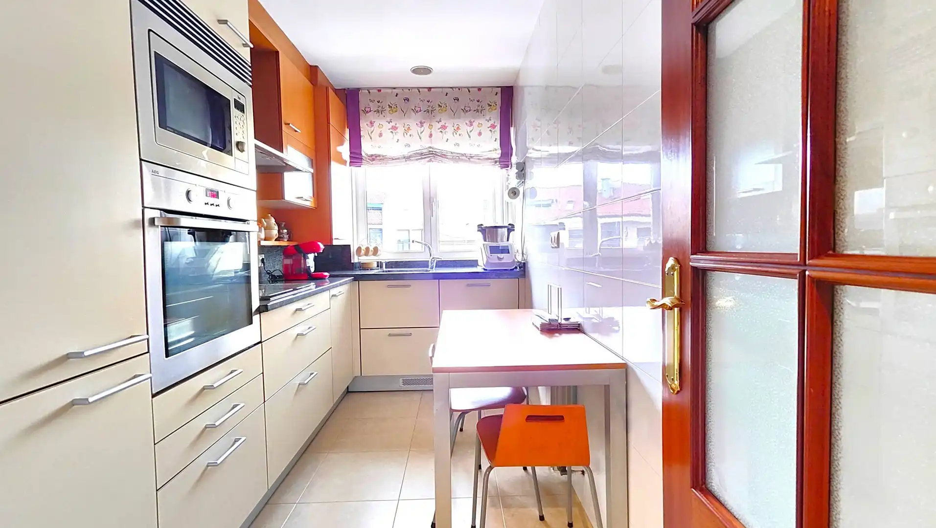 Küche von Dachboden zum Verkauf in Santiago de Compostela  mit Heizung, Abstellraum und Möbliert