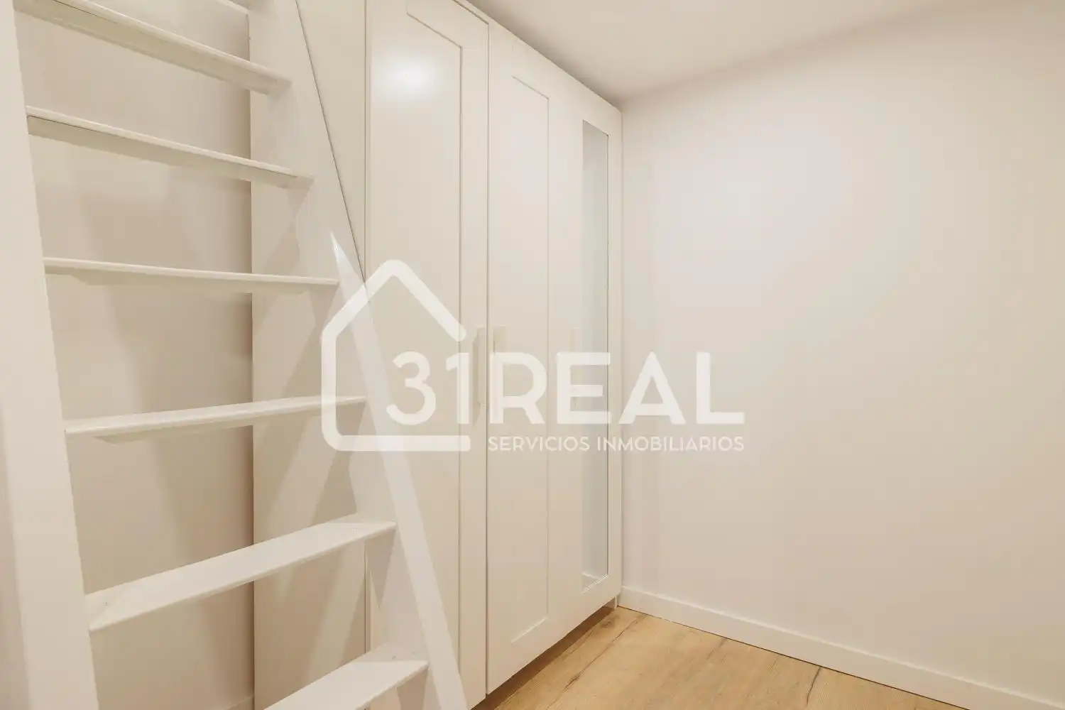 Habitación de Planta baja en venta en Madrid con Calefacción, Amueblado y Alarma
