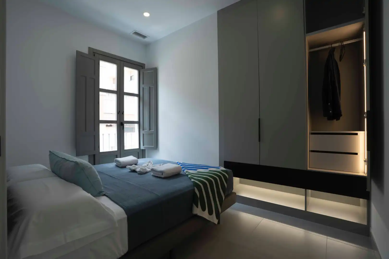 Schlafzimmer von Wohnung zur Miete in Granada mit Klimaanlage, Heizung und Möbliert