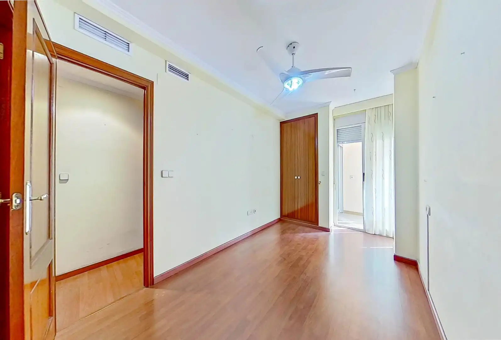 Wohnung zum Verkauf in Valencia mit Parkett und Terrasse