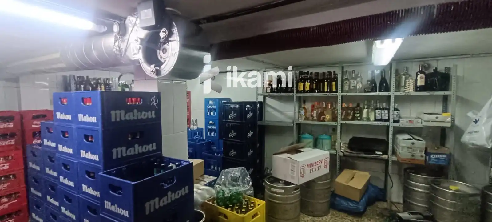 Local en venda en Madrid amb Terrassa, Moblat i Internet