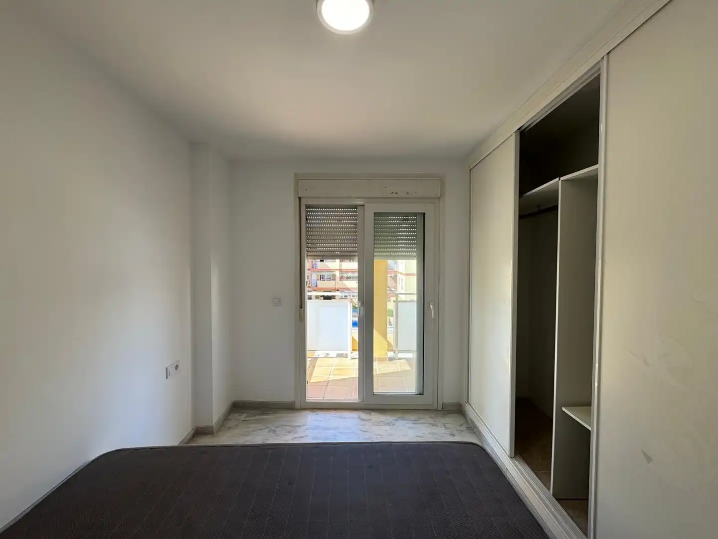 Dormitori de Apartament en venda en Rincón de la Victoria amb Jardí privat, Terrassa i Traster