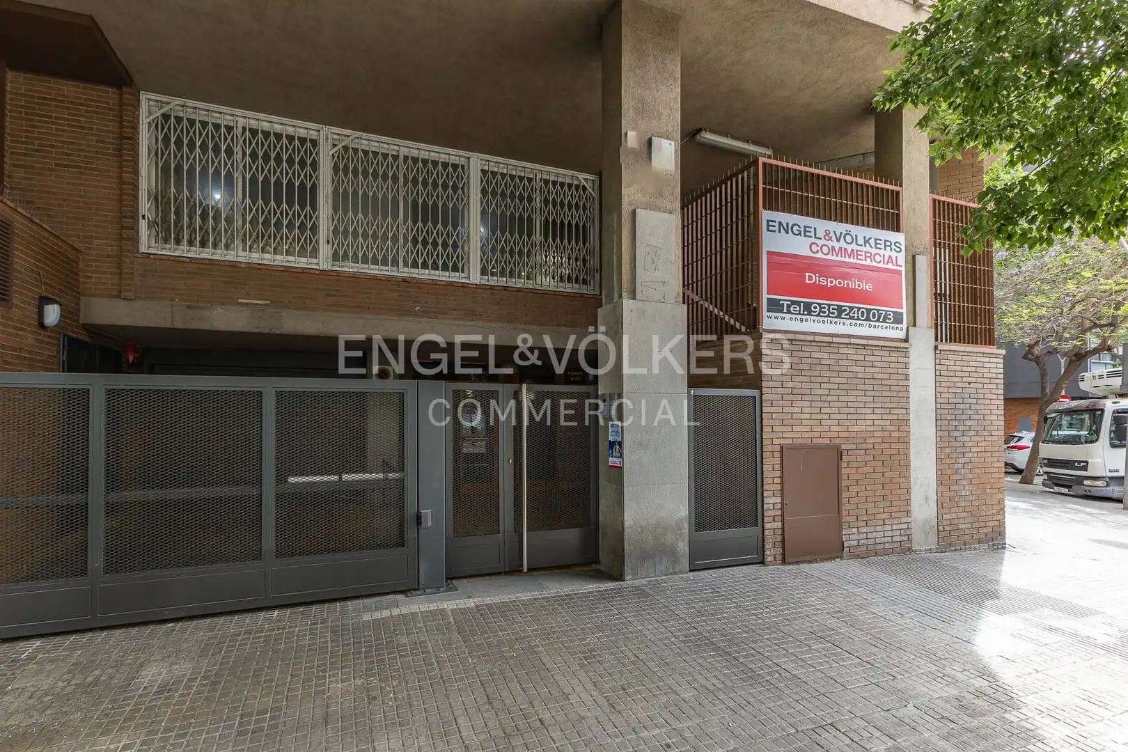 Vista exterior de Local de alquiler en Barcelona con Aire acondicionado