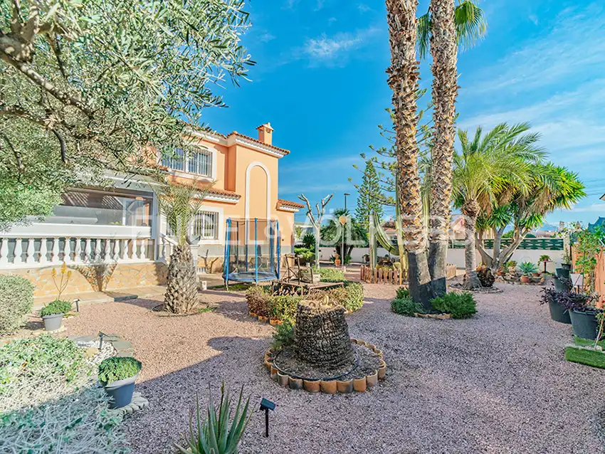 Exterior view of Houses for sale in San Vicente del Raspeig / Sant Vicent del Raspeig  with Air Conditioner, Heating and Private garden