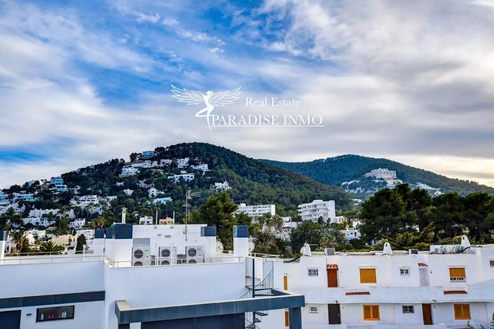 Vista exterior de Ático de alquiler en Santa Eulària des Riu con Aire acondicionado, Calefacción y Terraza