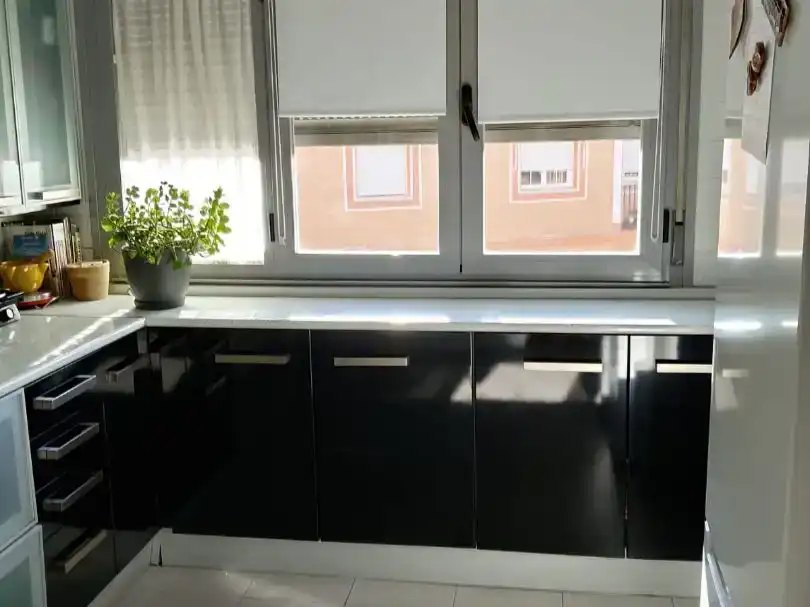 Cocina de Piso para compartir en Almendralejo con Aire acondicionado, Parquet y Amueblado