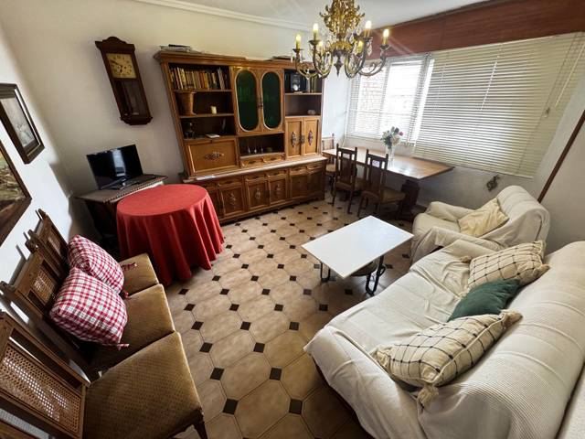 Piso en Venta en Calle CALDERON BARCA en Trinitat