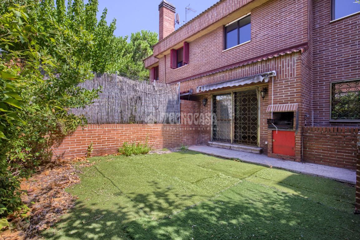 Jardín de Casa adosada en venta en Las Rozas de Madrid con Aire acondicionado, Calefacción y Terraza