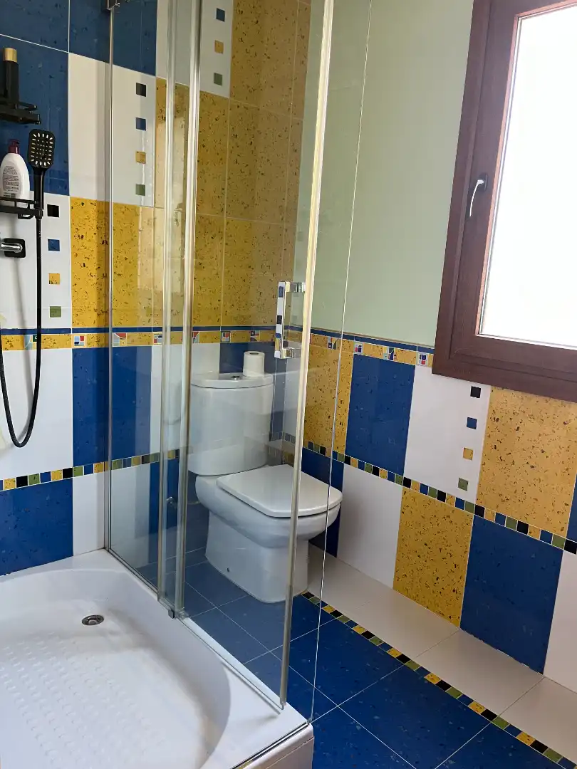 Bany de Casa o xalet en venda en Vilanova del Vallès amb Aire condicionat, Calefacció i Jardí privat