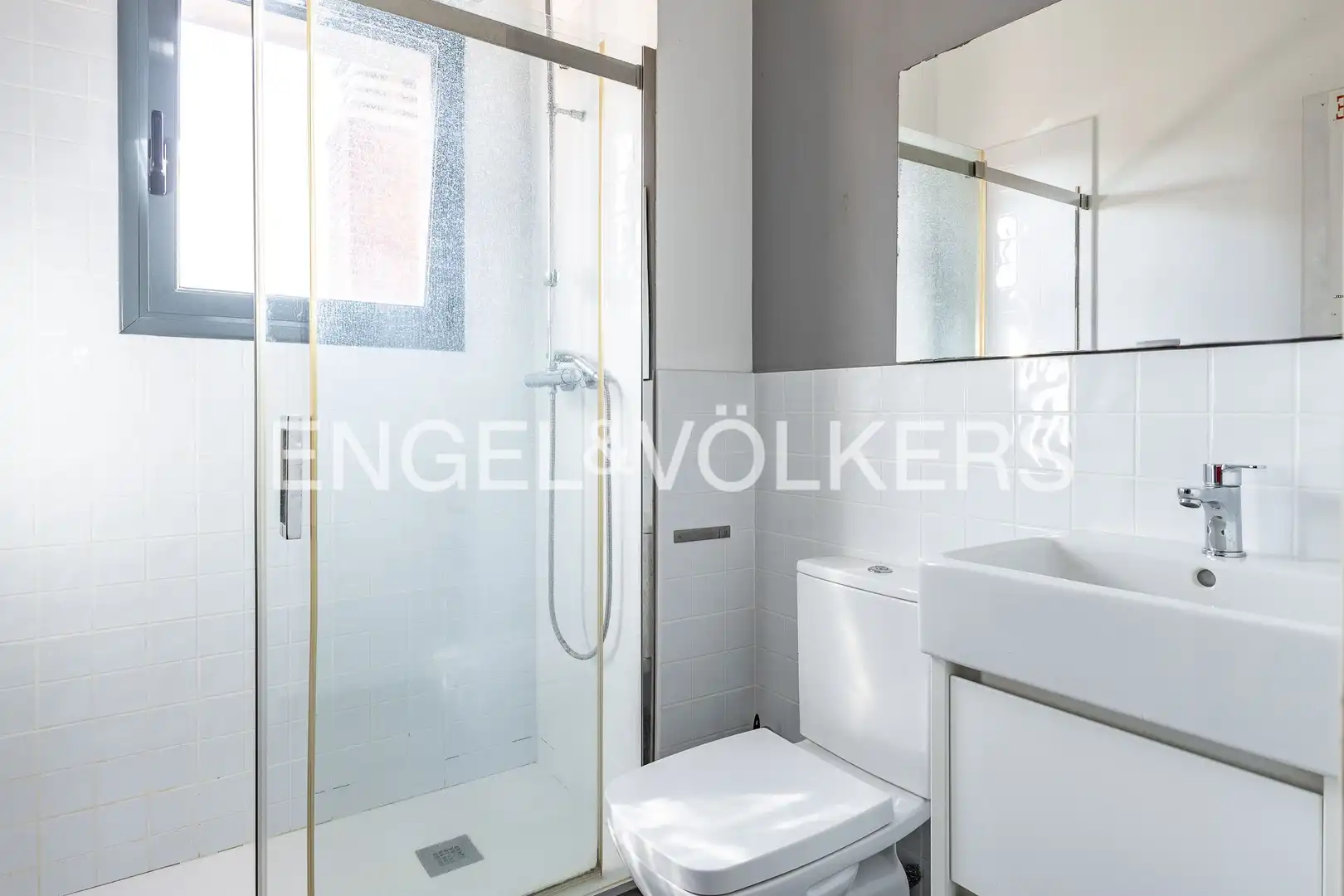 Baño de Casa adosada de alquiler en Tiana con Aire acondicionado, Calefacción y Jardín privado