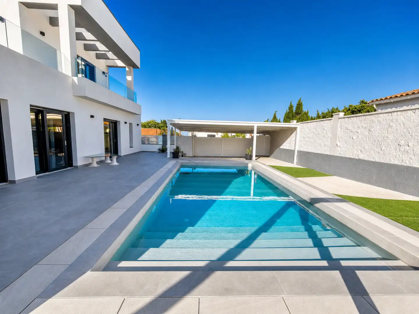 Piscina de Casa o xalet en venda en Estepona amb Aire condicionat, Jardí privat i Terrassa