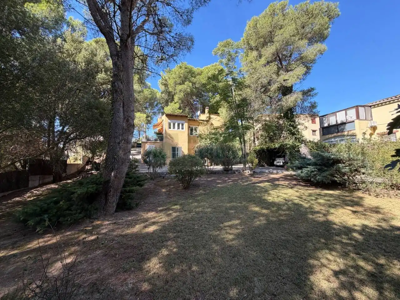 Casa amb jardí en venda a Calle Suïssa, imagen 3