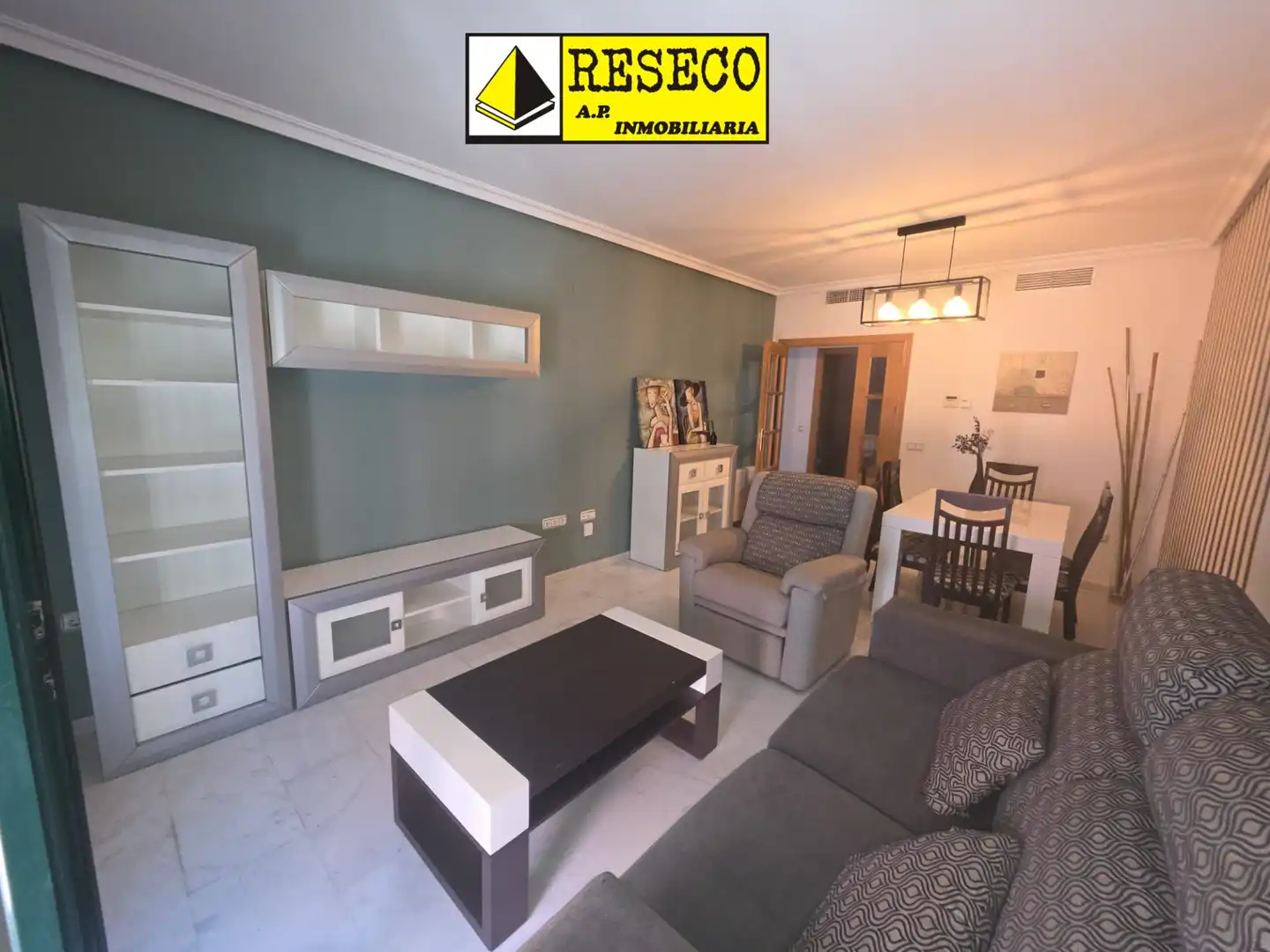 Piso con terraza en venta en Parque de la Constitución 5a