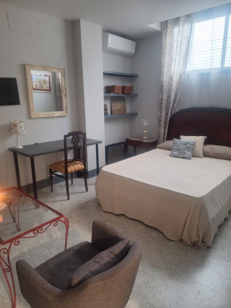 Habitación de Piso de alquiler en  Zaragoza Capital con Calefacción, Parquet y Amueblado