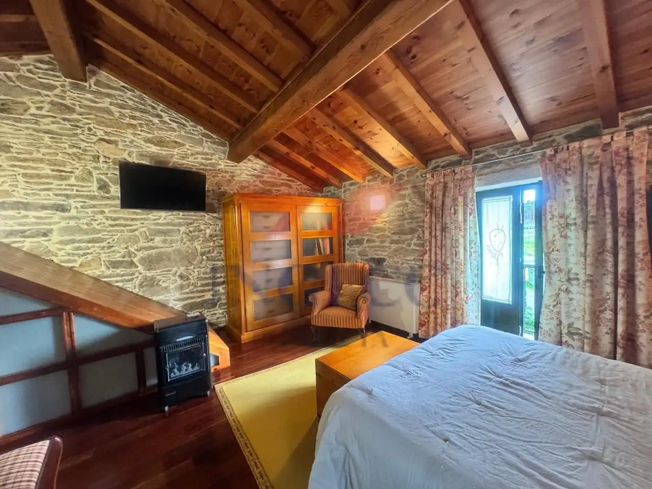 Casa rústica amb terrassa en venda a Leduzo, imagen 48
