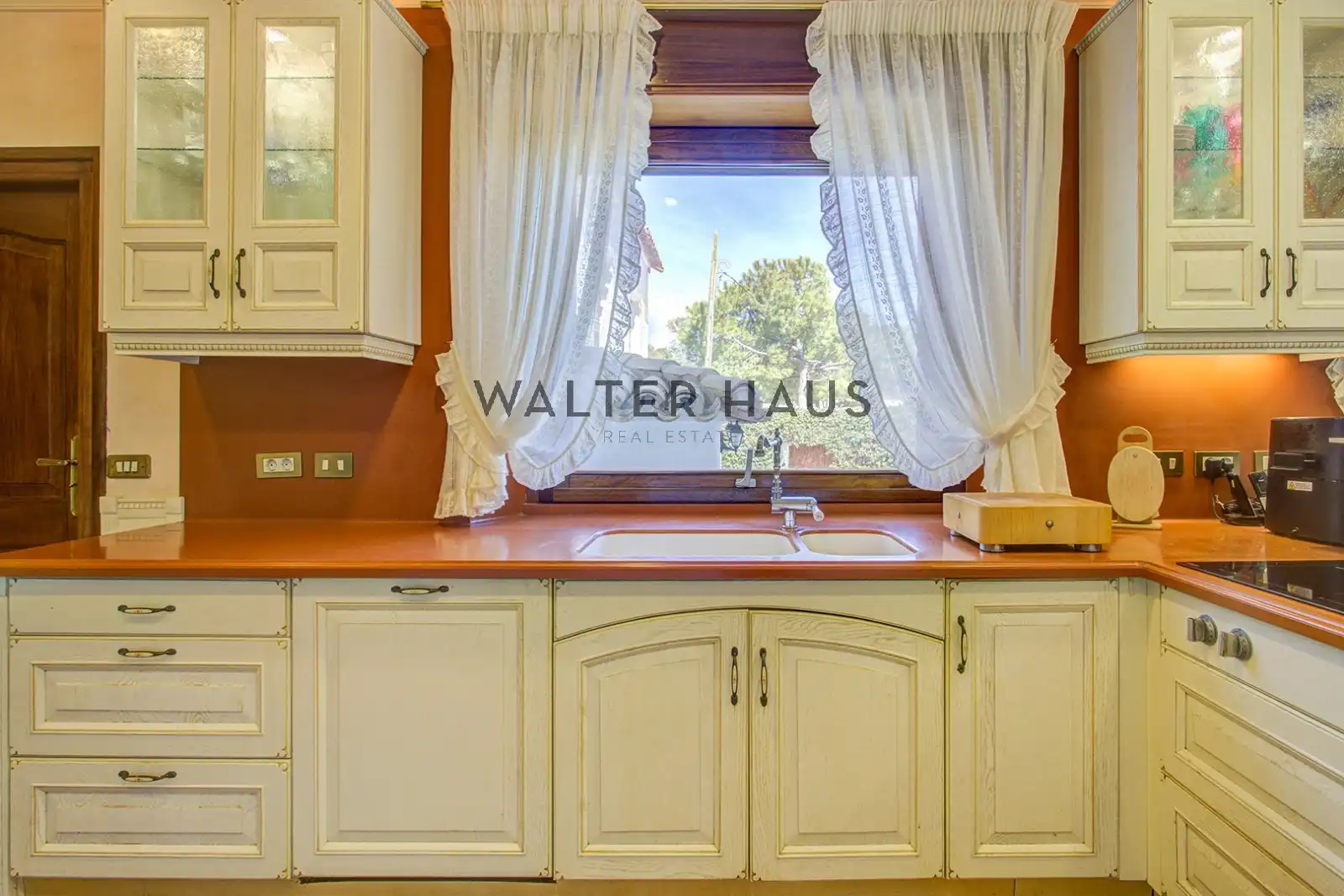 Küche von Haus oder Chalet zum Verkauf in Sitges mit Klimaanlage, Heizung und Privatgarten