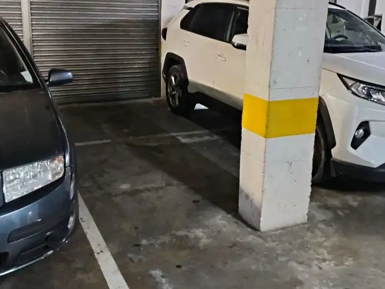 Motorradstellplatz zur Miete in Saragossa 28