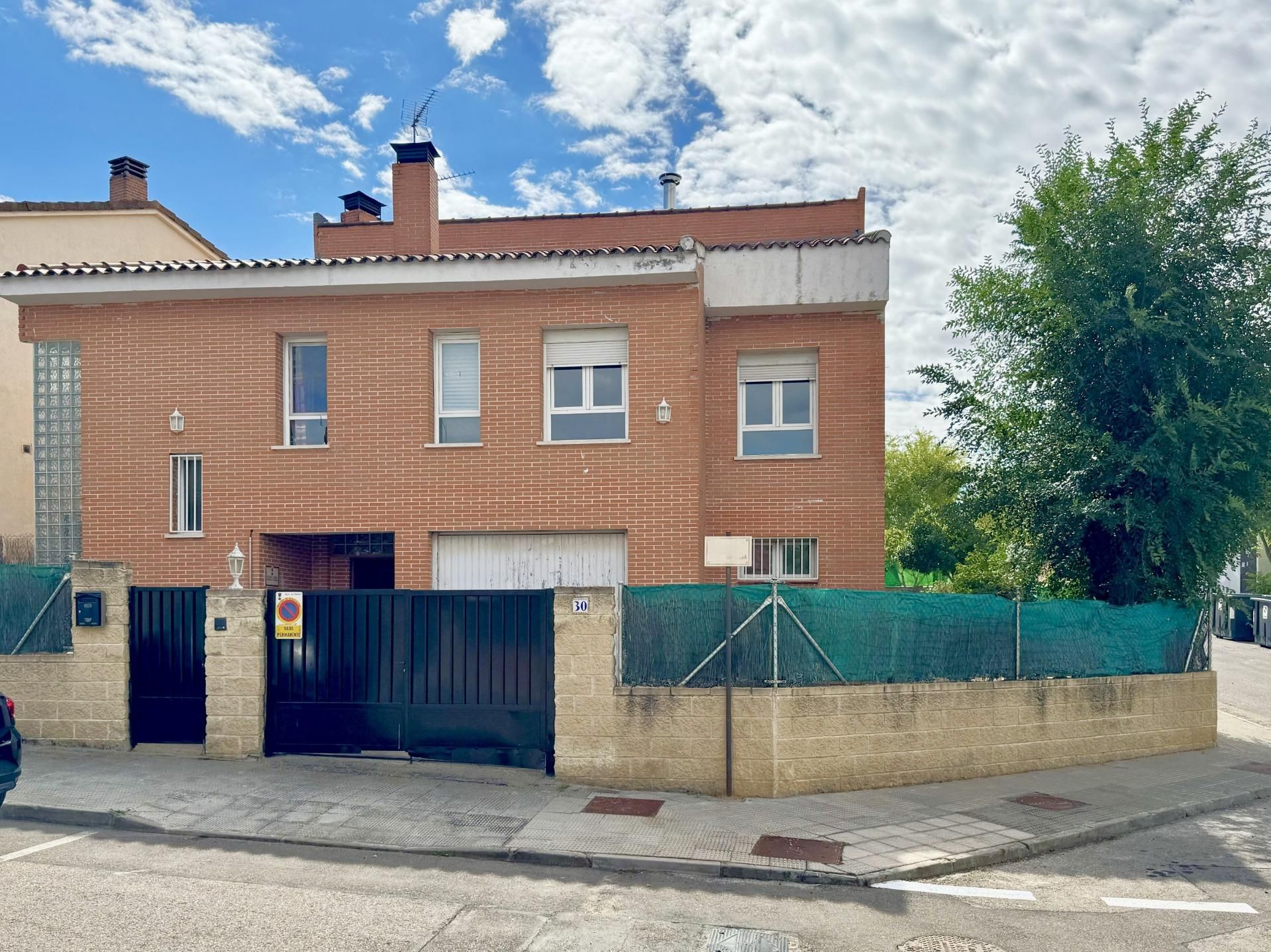 Vista exterior de Casa o xalet en venda en Batres amb Aire condicionat, Calefacció i Jardí privat