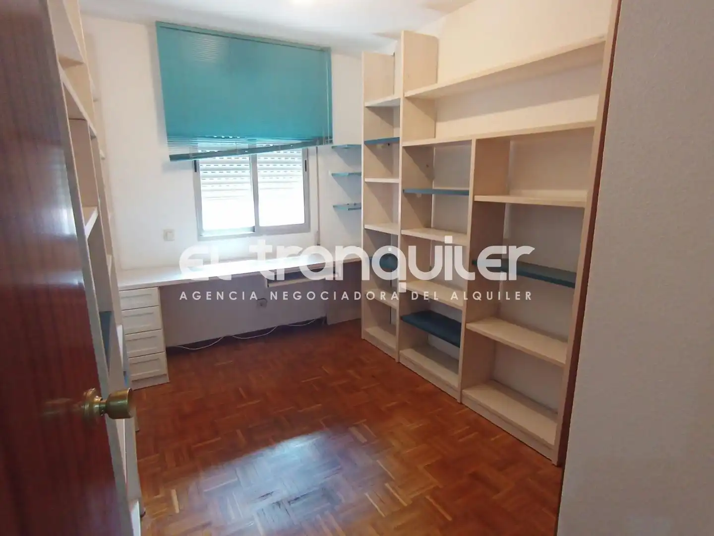 Dormitori de Pis de lloguer en Rivas-Vaciamadrid amb Parquet, Terrassa i Moblat