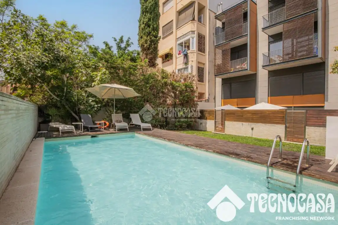 Piscina de Pis en venda en Barcelona amb Aire condicionat i Parquet
