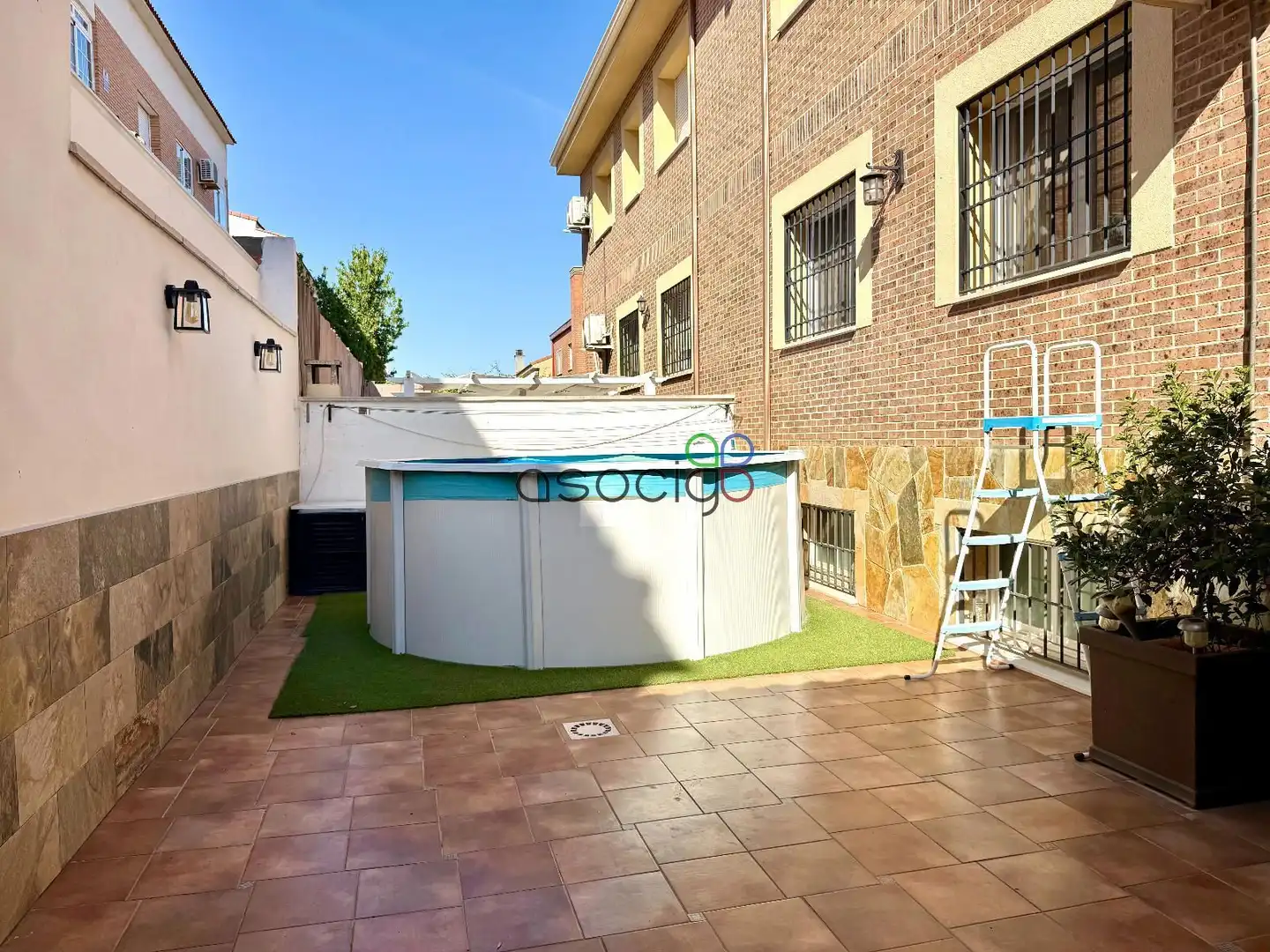 Piscina de Casa adosada en venta en Cabanillas del Campo con Aire acondicionado, Calefacción y Jardín privado