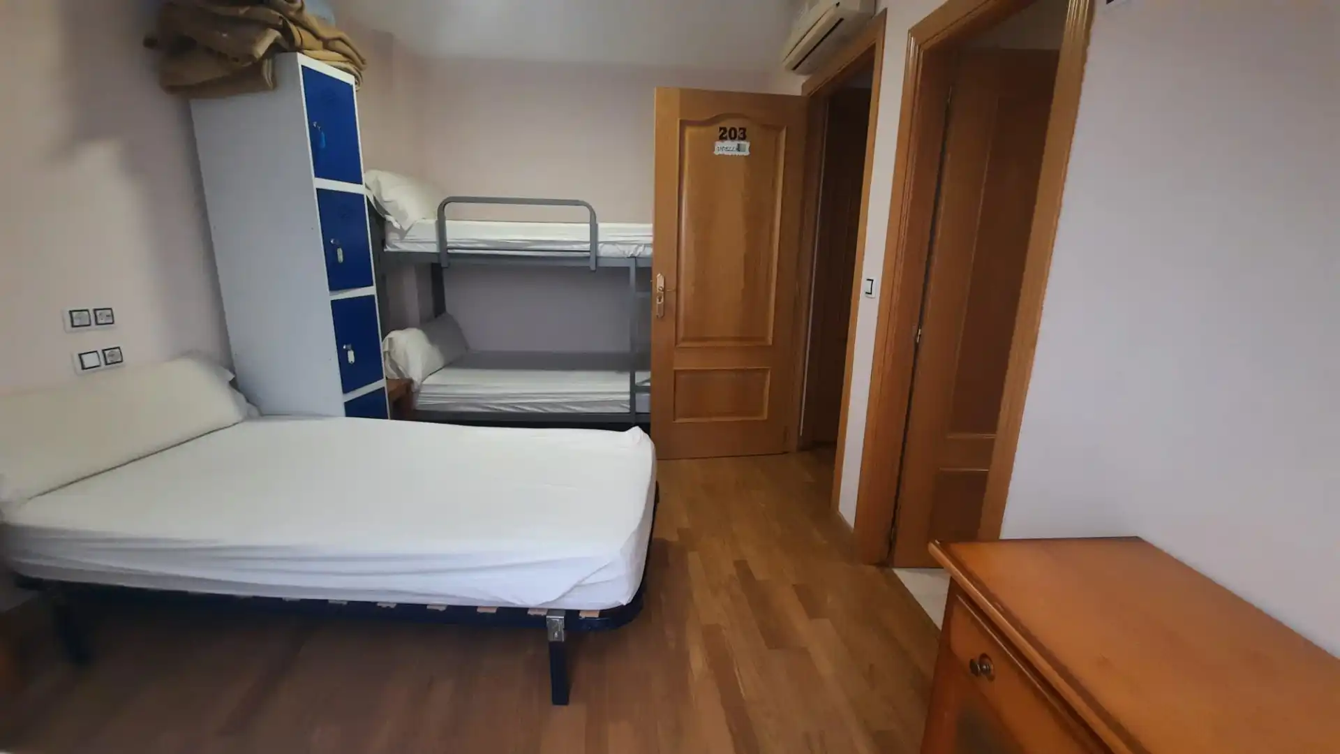 Schlafzimmer von Gebäude zum Verkauf in Cacabelos mit Alarm