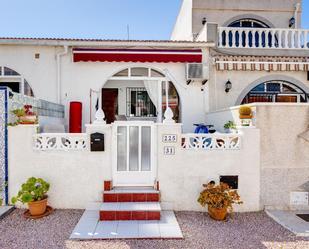 Vista exterior de Casa o xalet en venda en Torrevieja amb Aire condicionat, Calefacció i Terrassa