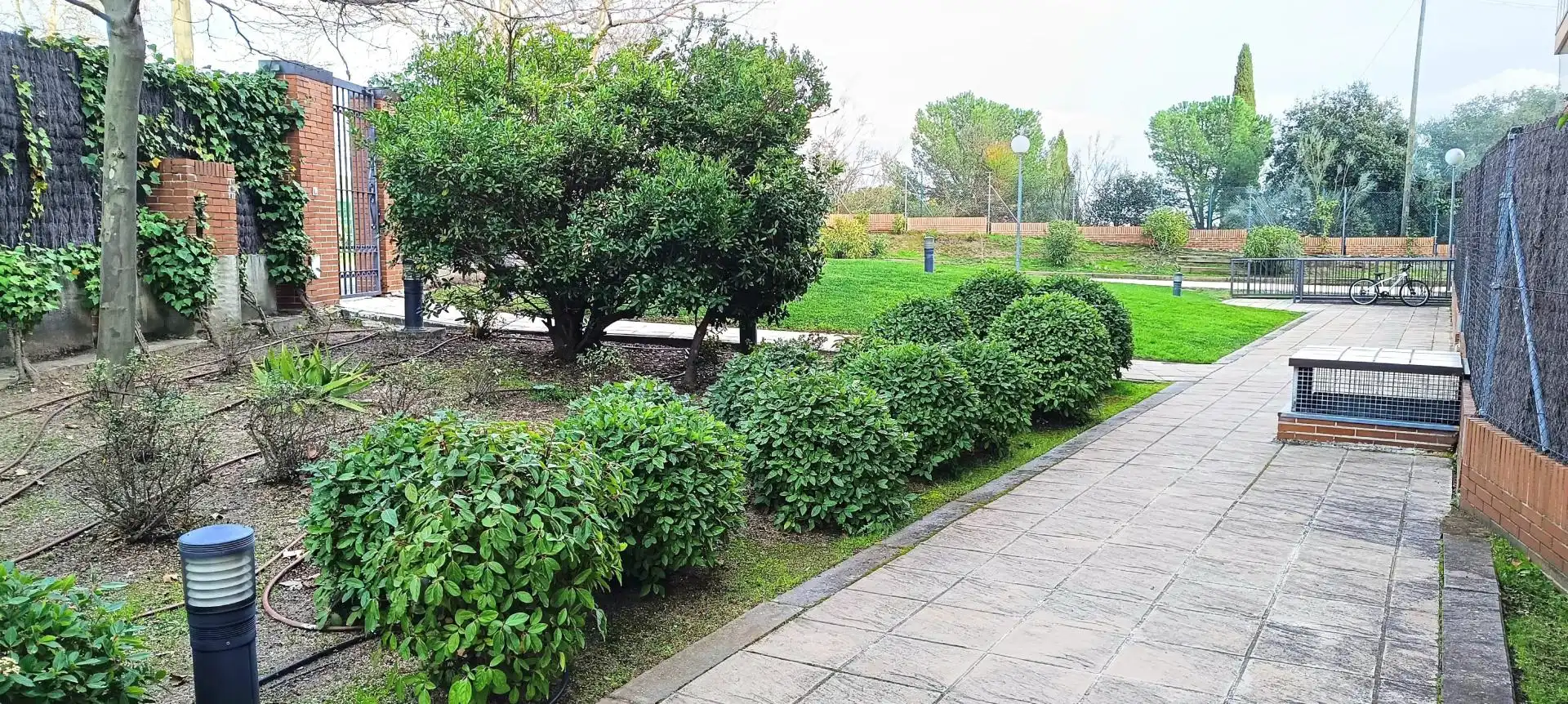 Jardí de Pis en venda en Las Rozas de Madrid amb Calefacció, Terrassa i Piscina comunitària