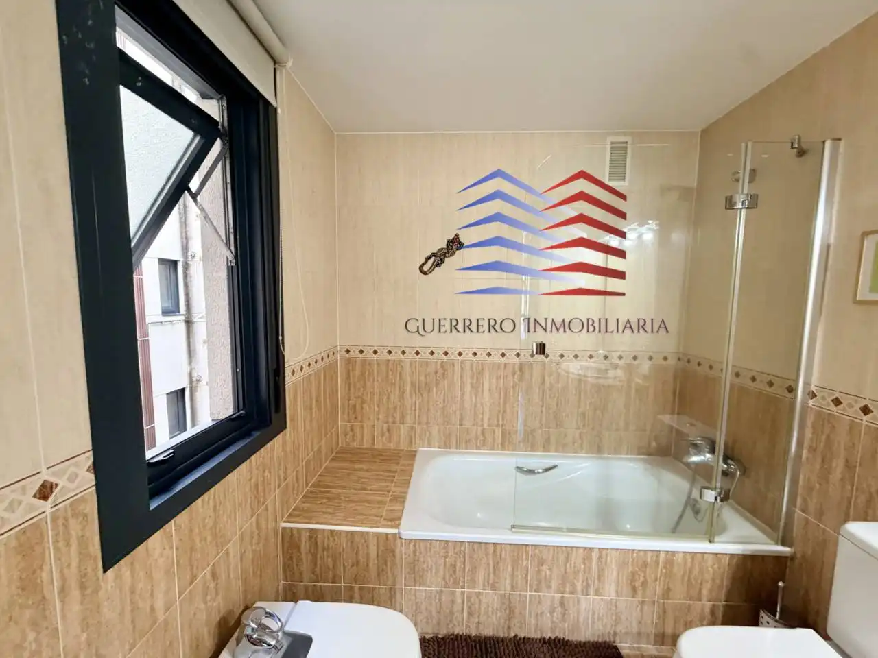 Bany de Apartament en venda en Ourense Capital  amb Calefacció, Parquet i Traster