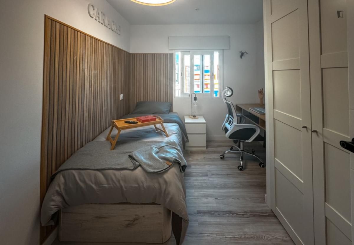 Bedroom of Apartments for share in  Madrid Capital  with Air Conditioner, Heating and Furnished