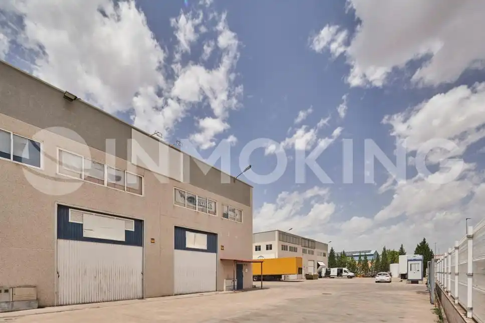 Vista exterior de Nave industrial de alquiler en Alcalá de Henares con Calefacción