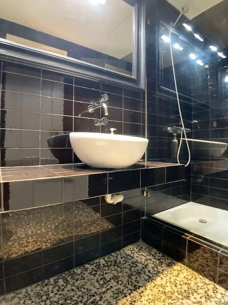 Baño de Estudio de alquiler en Madrid con Aire acondicionado, Calefacción y Parquet