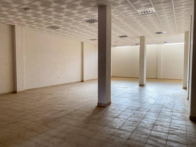 Local comercial en Alquiler en Avenida Avenida de Azorín en Cieza