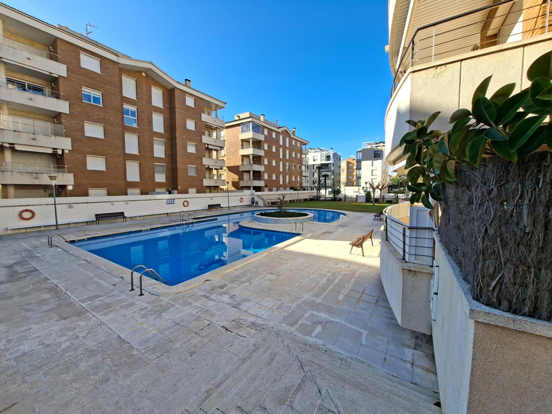 Piscina de Apartament en venda en Calafell amb Aire condicionat, Jardí privat i Terrassa