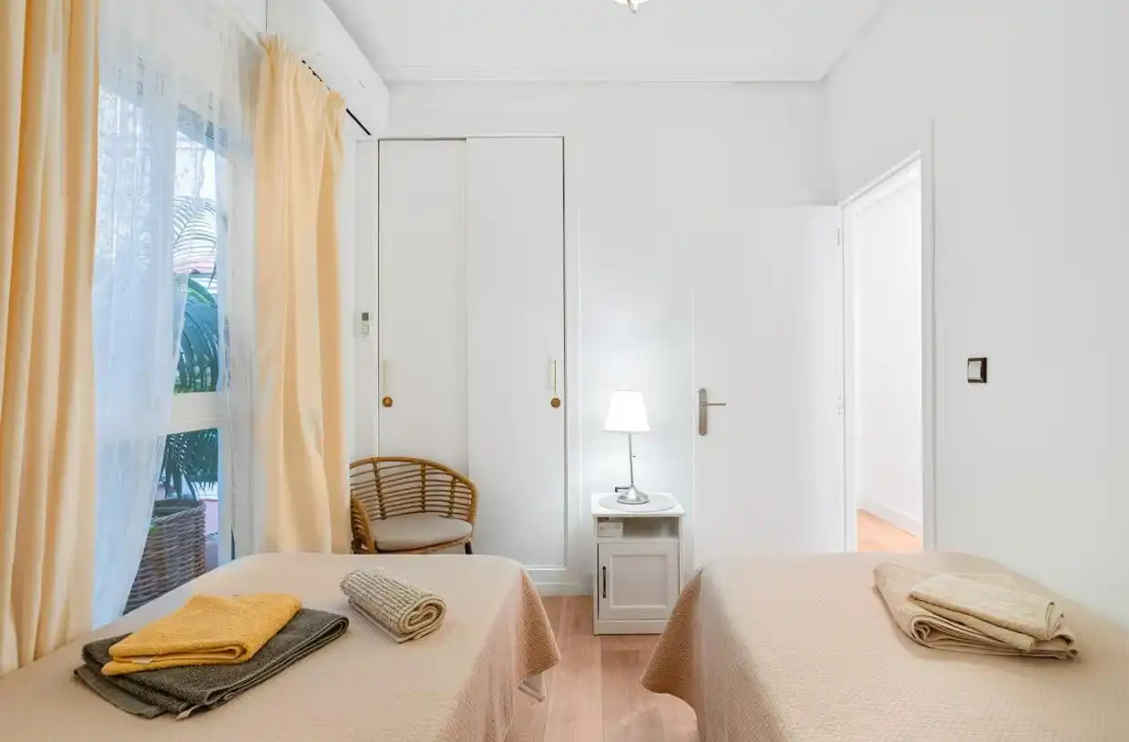 Schlafzimmer von Wohnungen zur Miete in Torrevieja mit Klimaanlage, Heizung und Privatgarten
