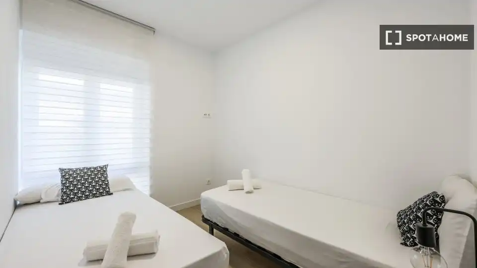Habitación de Piso de alquiler en Madrid con Aire acondicionado, Calefacción y Amueblado