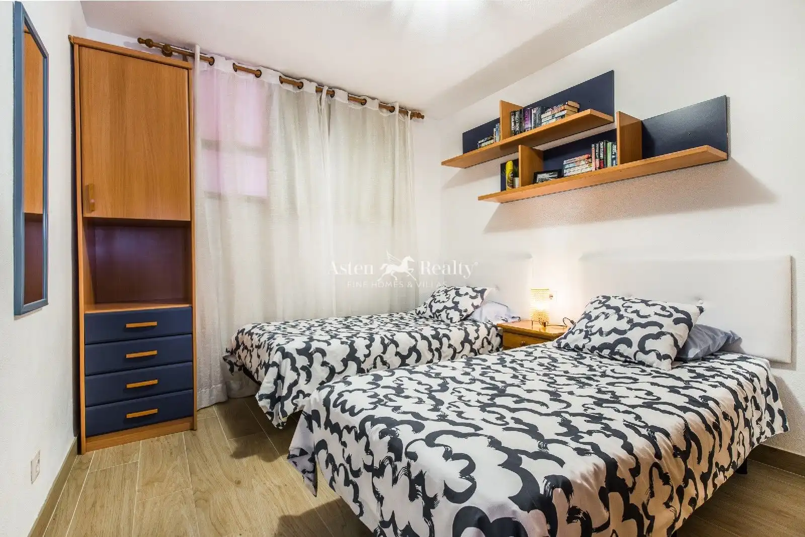 Habitación de Ático en venta en Arona con Terraza, Trastero y Piscina