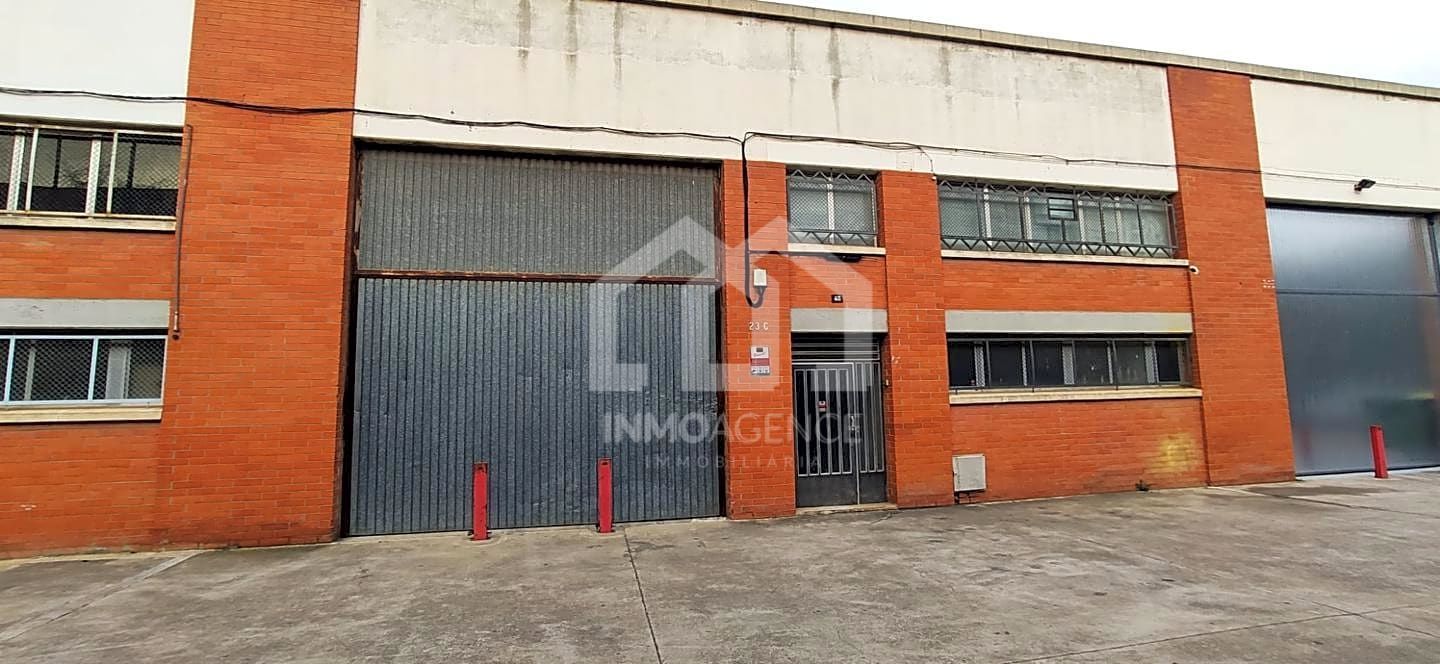 Vista exterior de Nau industrial en venda en Sant Quirze del Vallès