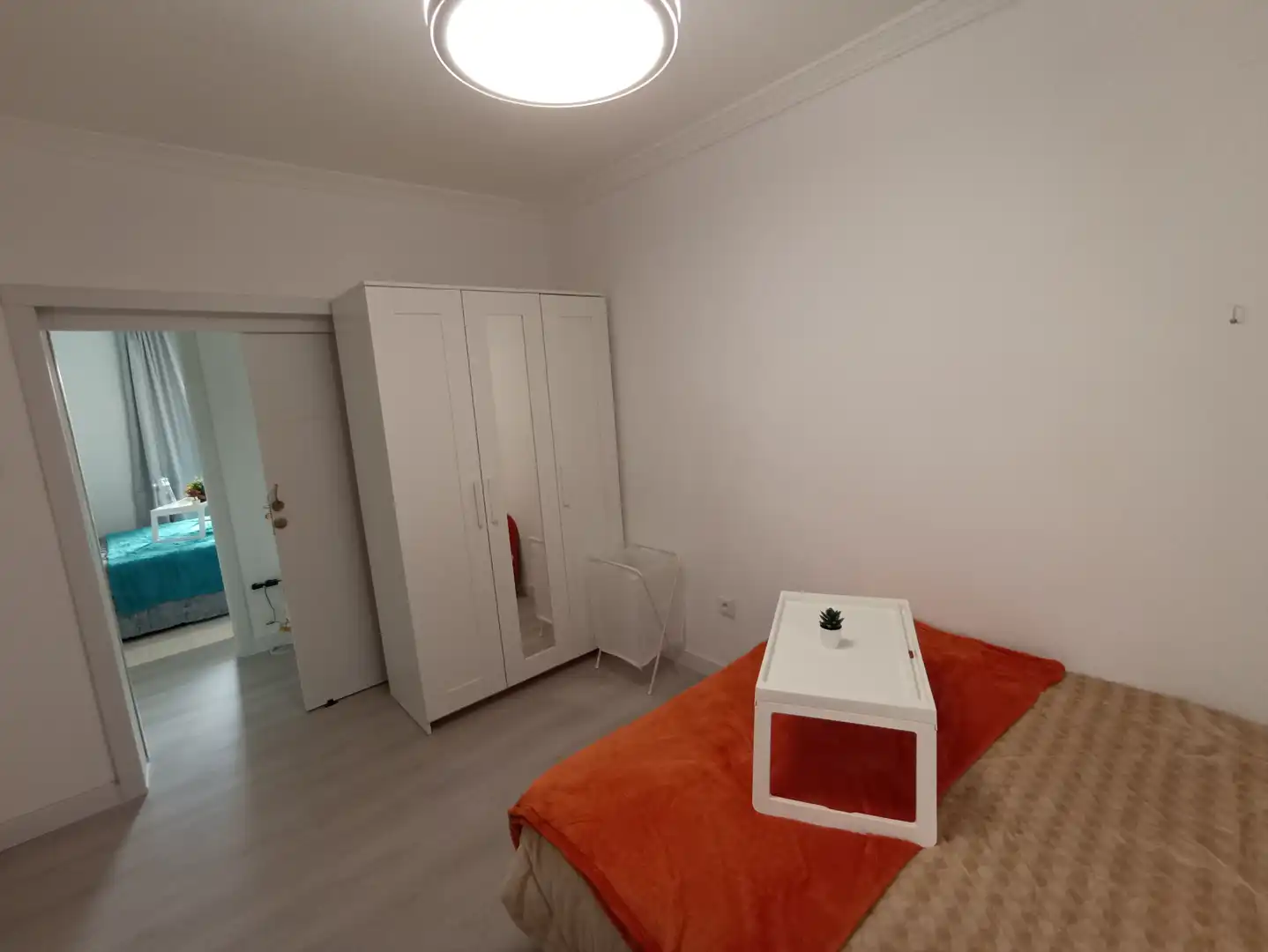 Schlafzimmer von Wohnung zur untervermieten in Madrid mit Heizung, Parkett und Möbliert