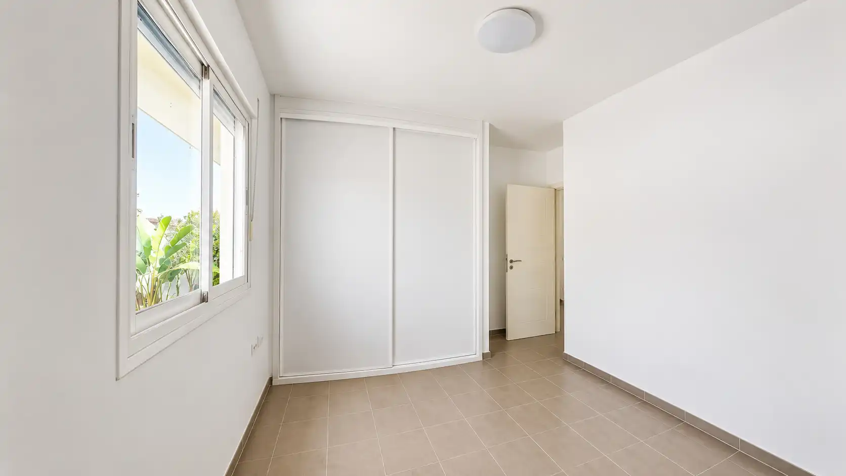 Schlafzimmer von Wohnungen zum Verkauf in Arona mit Terrasse, Ofen und Waschmaschine