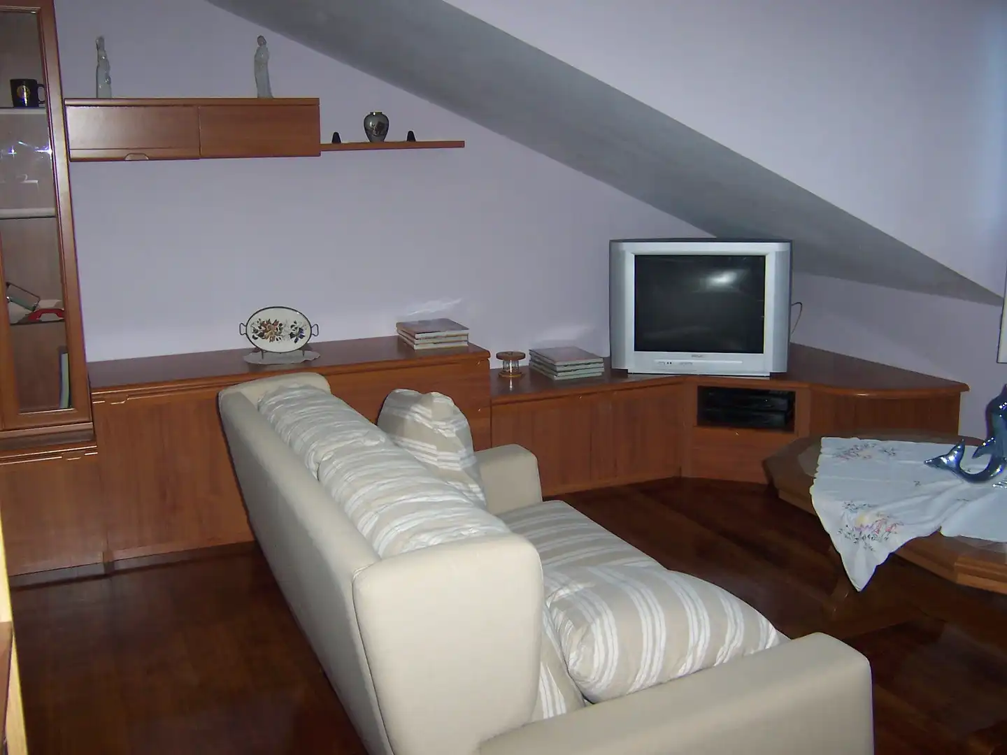 Sala d'estar de Casa o xalet en venda en Luena  amb Jardí privat, Terrassa i Moblat