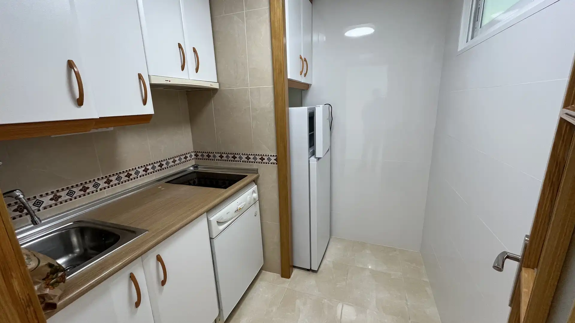 Kitchen of Flat for sale in Benidorm  with Swimming Pool, Furnished and Community pool