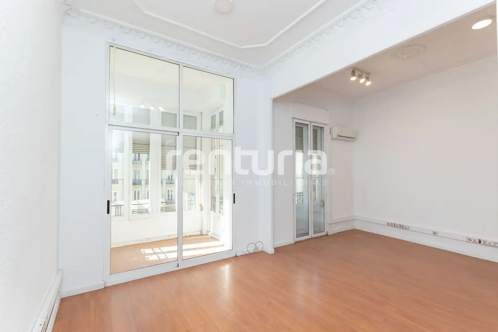 Office space with terrace to rent in Plaça de l'Ajuntament, imagen 2