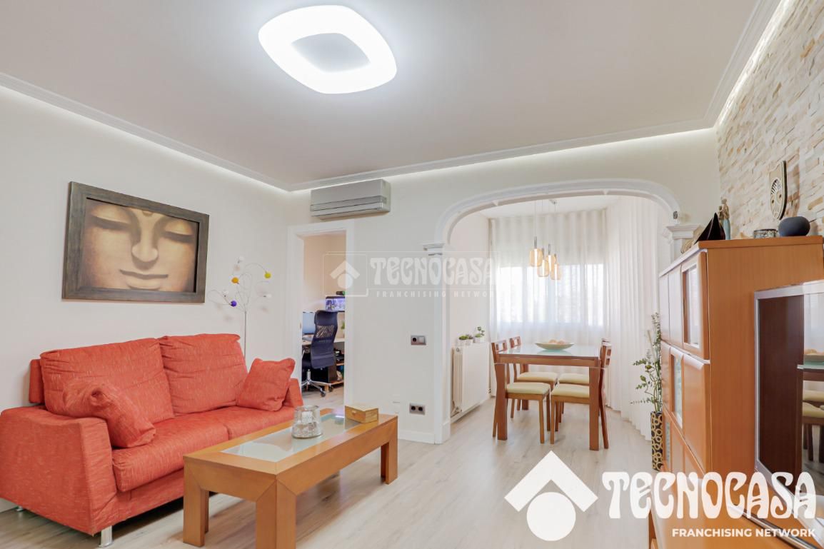 Sala d'estar de Pis en venda en Badalona amb Aire condicionat i Calefacció