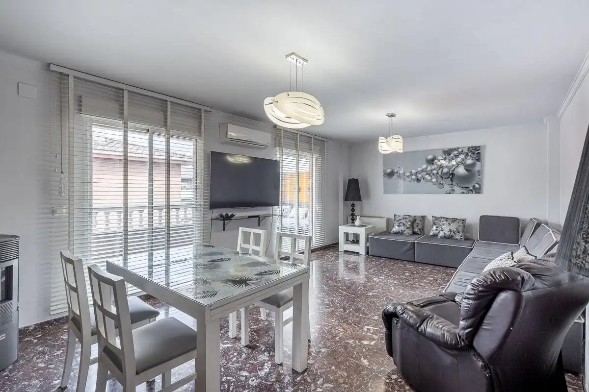 Wohnzimmer von Dachboden zur Miete in Maracena mit Terrasse und Möbliert